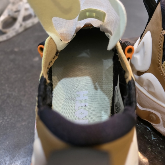 Nike Men's THEIOTH Tan and Black Sneakers - Picture 12 of 17